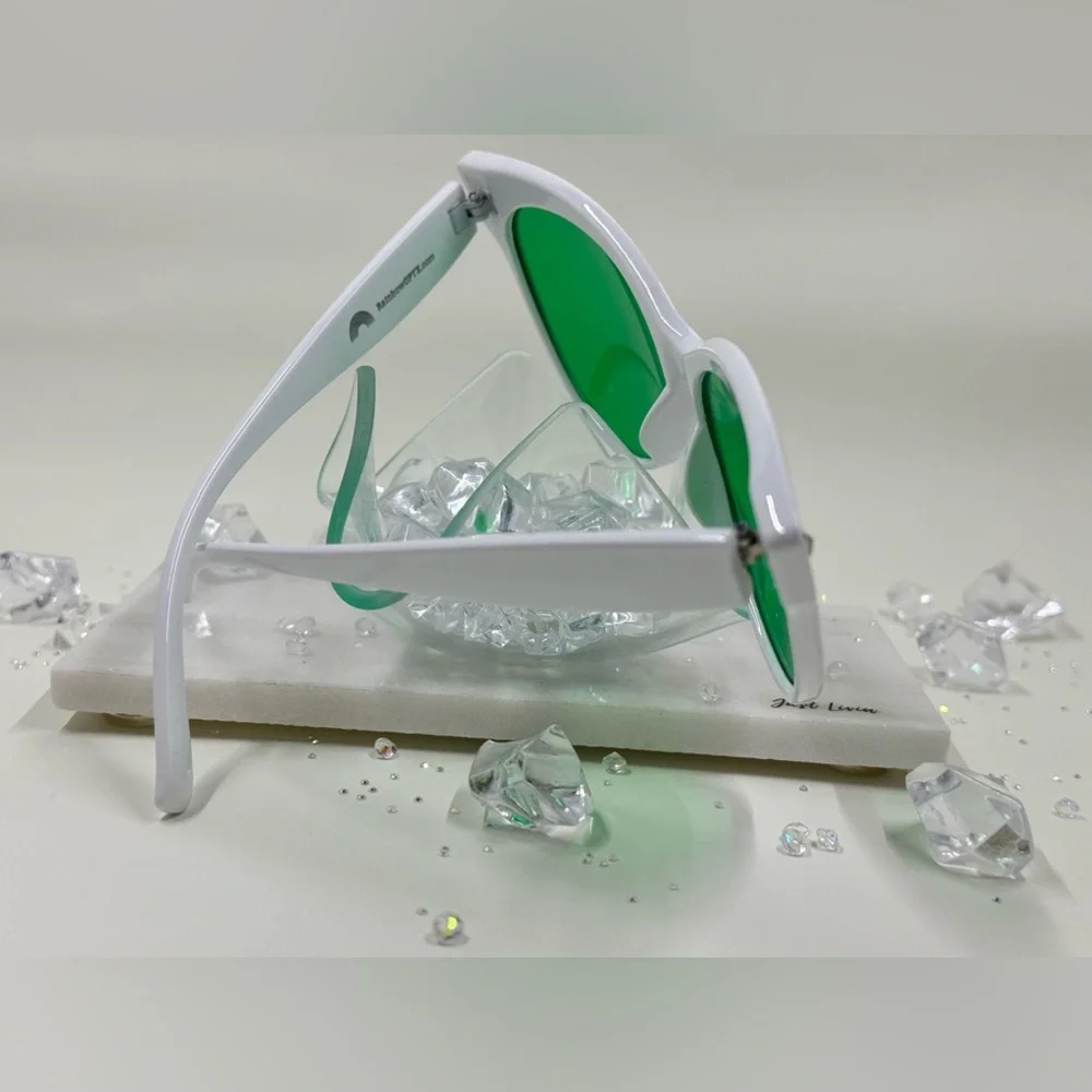 🛍️ RARE White Cat Eye Frame Green Lens - Picture 2 of 9